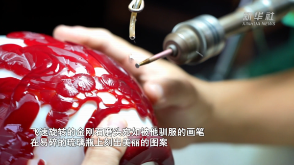 富灯网  琉璃套色雕琢：琉光多层色 雕琢见匠心丨文化中国行